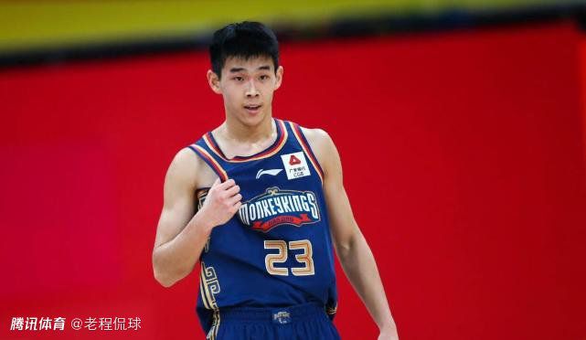 夫人在她20多岁的撕网袜